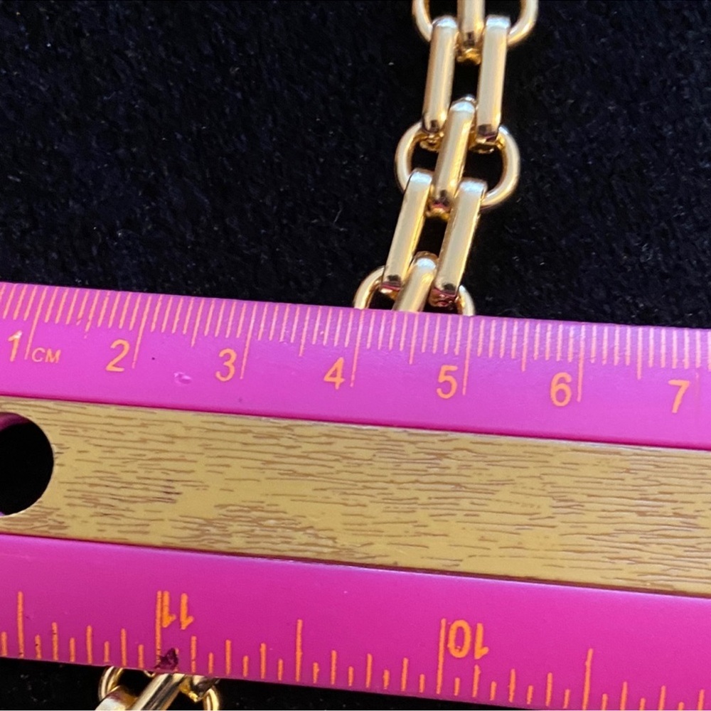 CHANEL Gold-Tone Double CC Pearl Drop Pendant - Picture 11 of 12